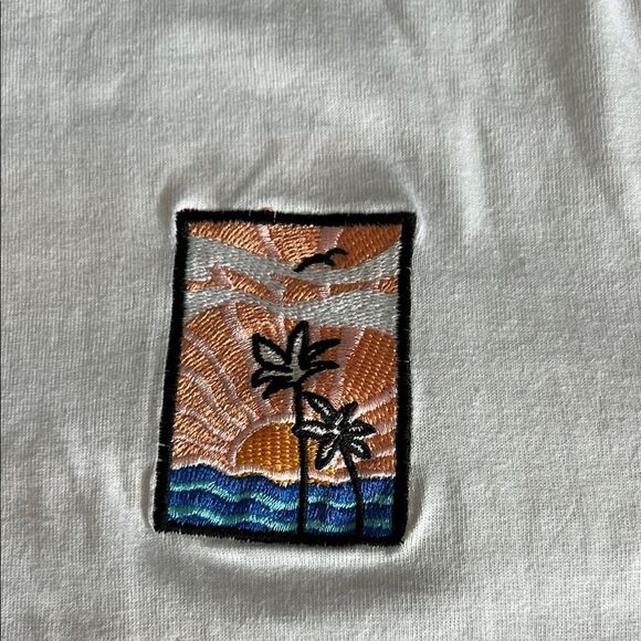 Men’s White Short Sleeve Tee with California Graphic - Picture 3 of 7